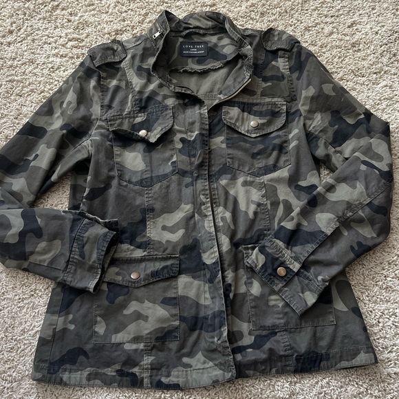 Camouflaged Jacket - Picture 1 of 4
